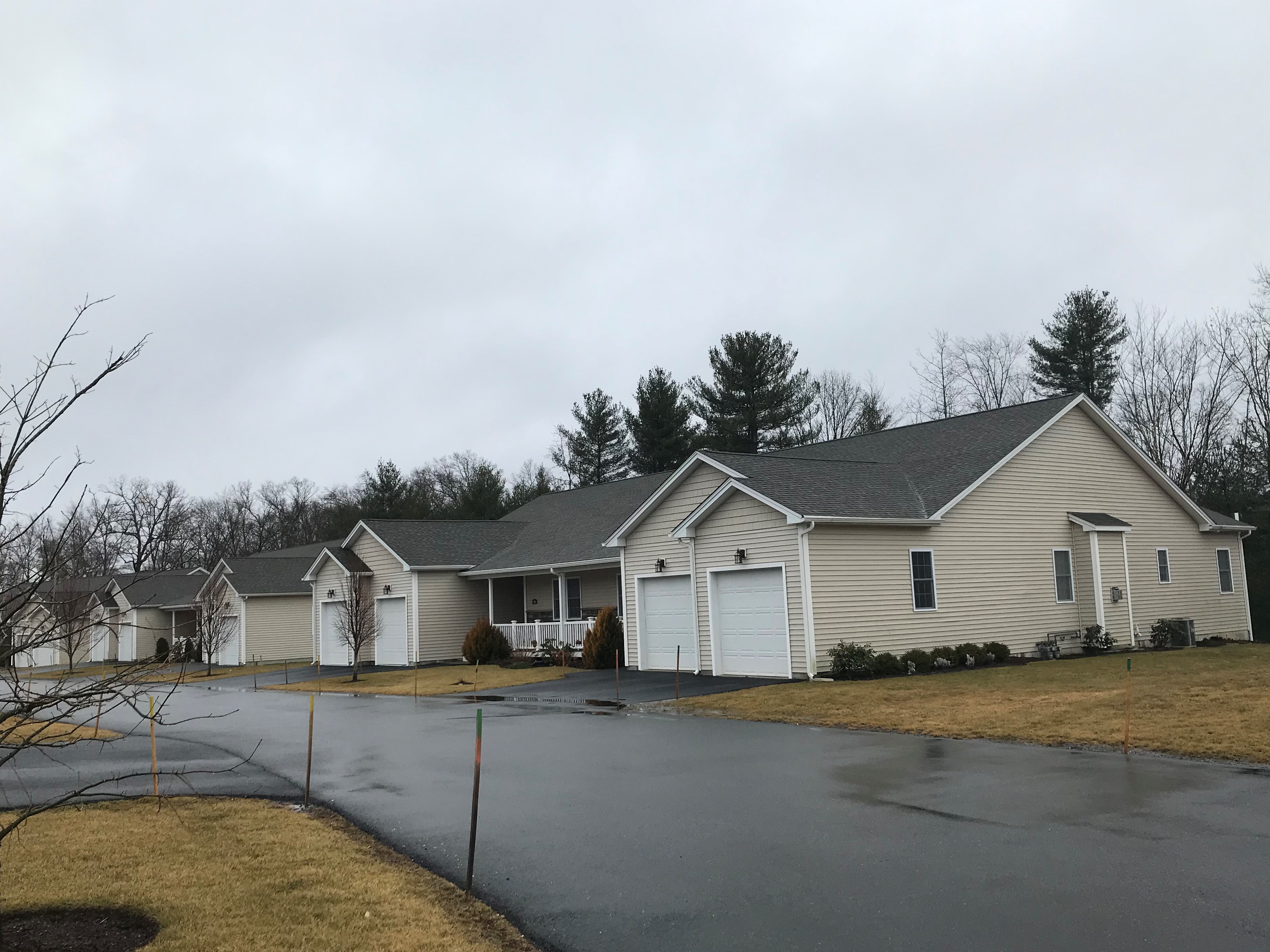 The Oaks at Harris Road Condominiums